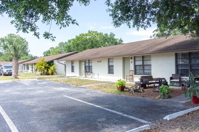 Foto del edificio - 9562 Lynn Ln