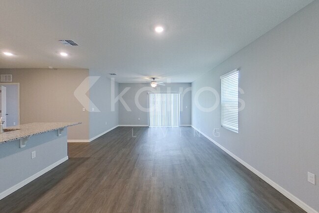 Foto del edificio - 32217 Edson Ave