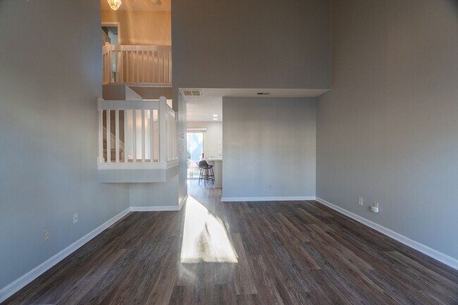 Foto del edificio - Contemporary 3-Bed, 2.5-Bath Townhome in P...