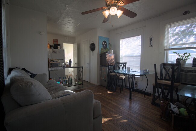 Building Photo - 213 S Husband St