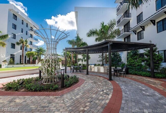 Building Photo - 3 br, 2 bath Condo - 17945 SW 97 Ave