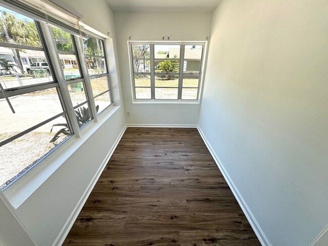 Building Photo - Spacious 4-Bed/2-Bath Home for Rent in Bra...