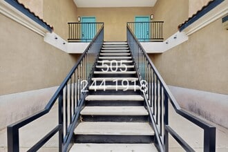 Building Photo - 1121 Meadowlark Way SE