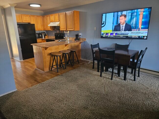 Sala de estar / Cocina - 3615 N Wolf Creek Dr