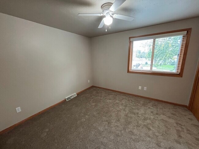 Foto del edificio - 3222 Lakeview Dr