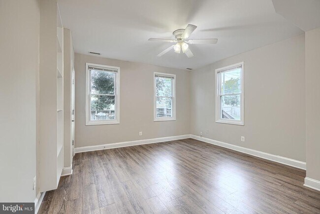 Foto del edificio - 8611 Flower Ave