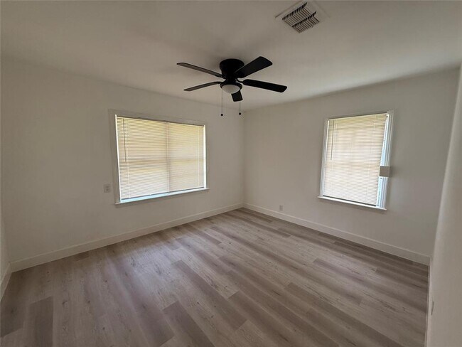 Foto del edificio - 6822 Tierwester St