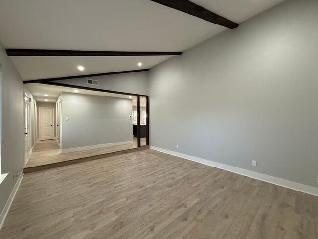 Foto del edificio - 1255 Valencia Ln