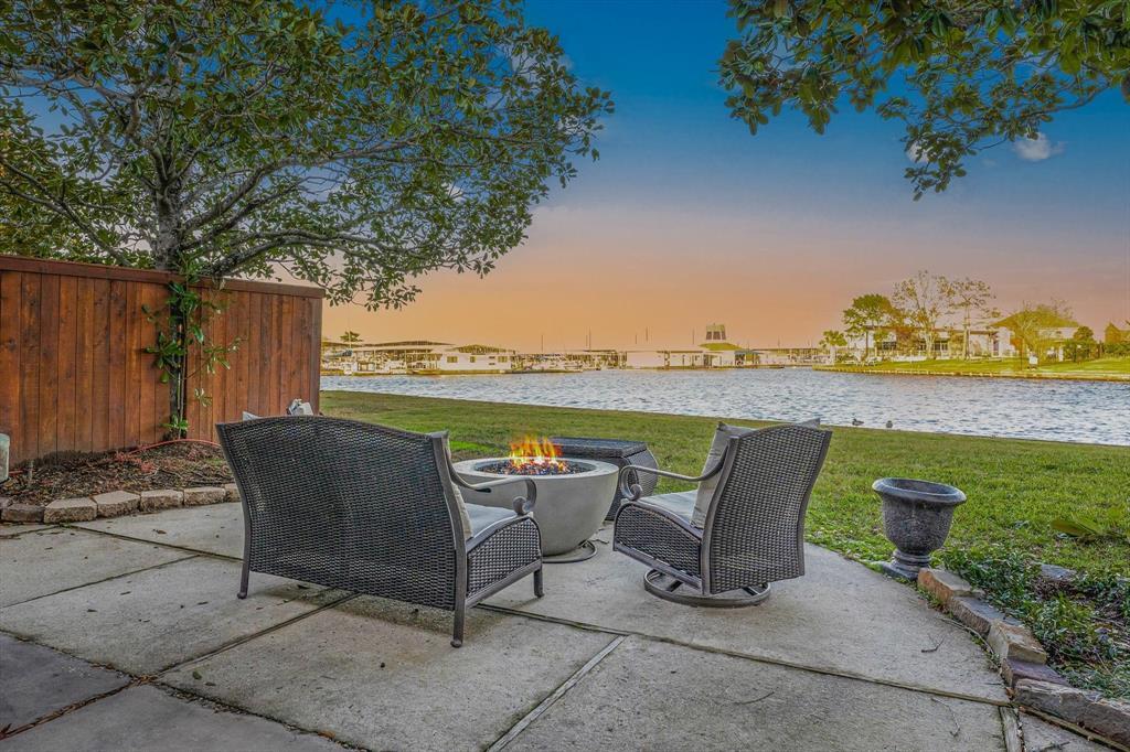 Foto principal - 3942 Knollcrest Dr