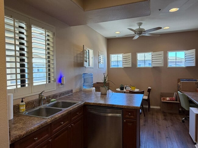 Foto del edificio - 4200 N 82nd St