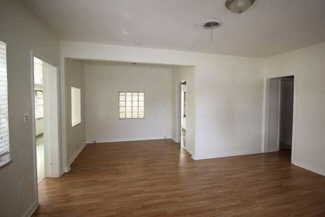 Building Photo - 1495 NE 176th St