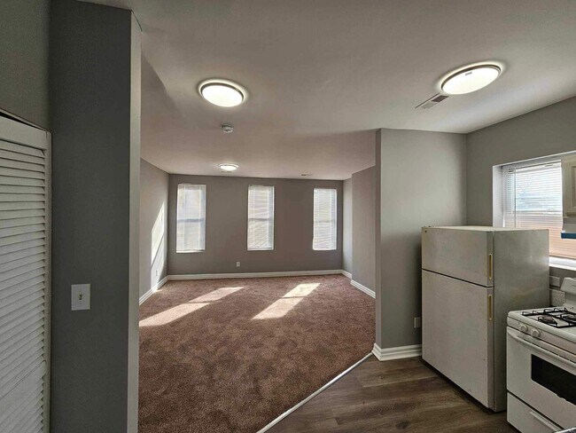 Foto del edificio - 2412 Huron St