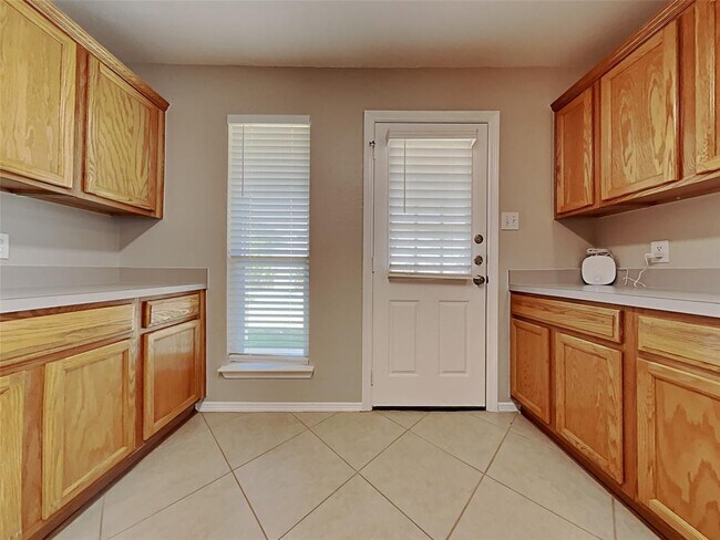 Foto del edificio - 17310 Box Canyon Ln