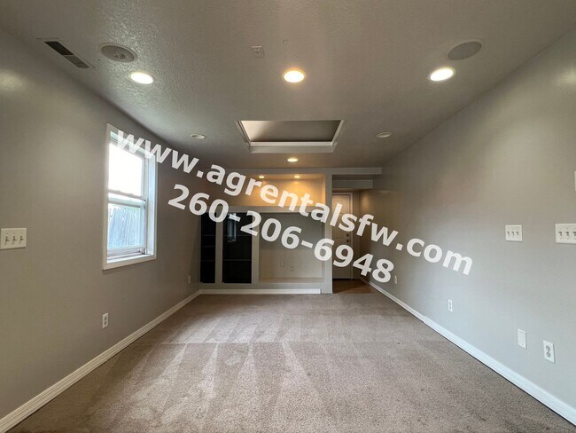 Building Photo - 3 Bedroom House