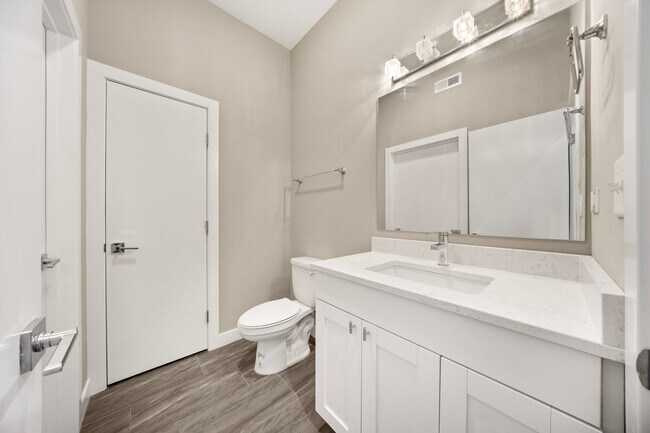 Foto del edificio - 3708 Grand Blvd