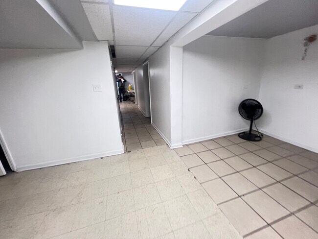 Building Photo - 3139 W Pershing Rd