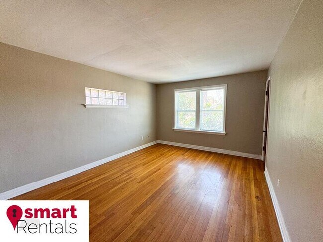 Building Photo - 4924 Kemper Avenue - 2F