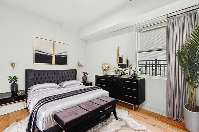 Foto del edificio - 6327 S Langley Ave