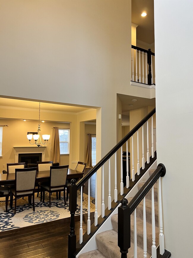 Building Photo - 7811 Stonebriar Dr