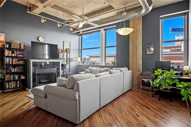 Building Photo - 2107 Grand Blvd