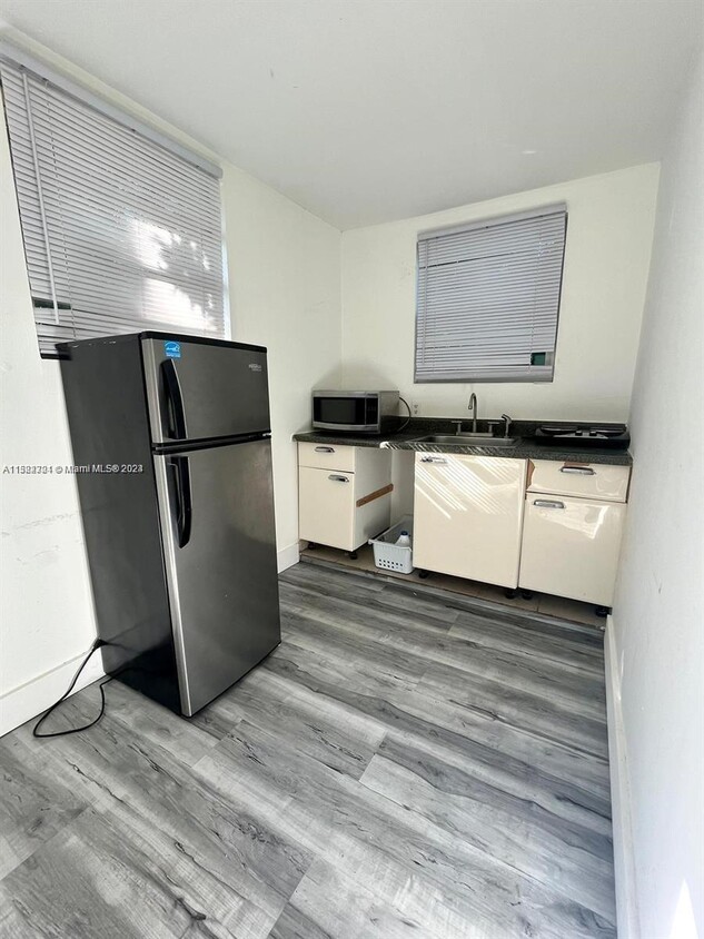 Foto del edificio - 1648 NE 172nd St