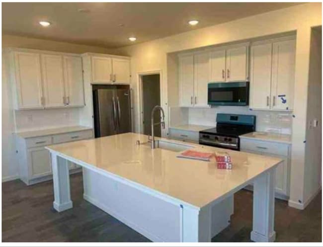 Building Photo - 6684 E Oslin Ave