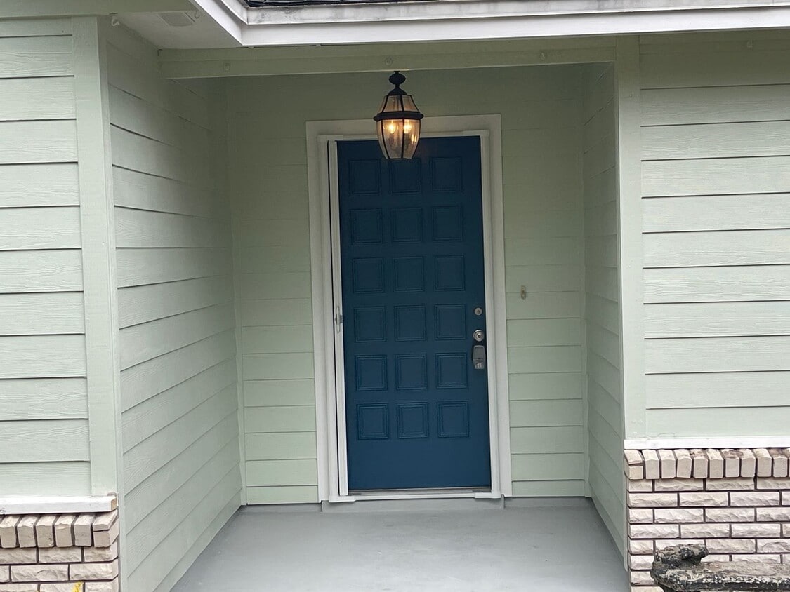 3/2 (Northwood Oaks) Beautiful split floor plan home with custom brick accents and large landscap... - 3/2 (Northwood Oaks) Beautiful split floor plan home with custom brick accents and large landscap...