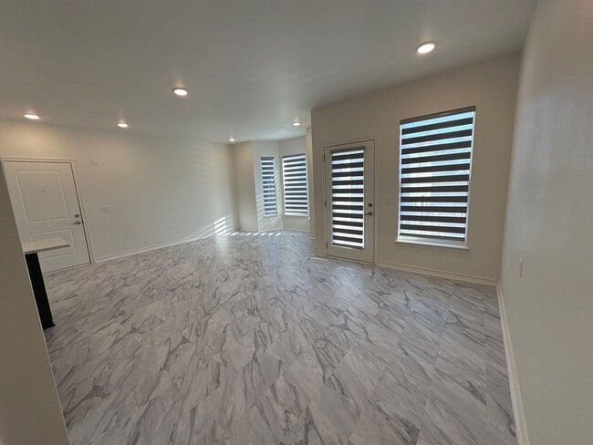 Interior Photo - Hampton Astoria