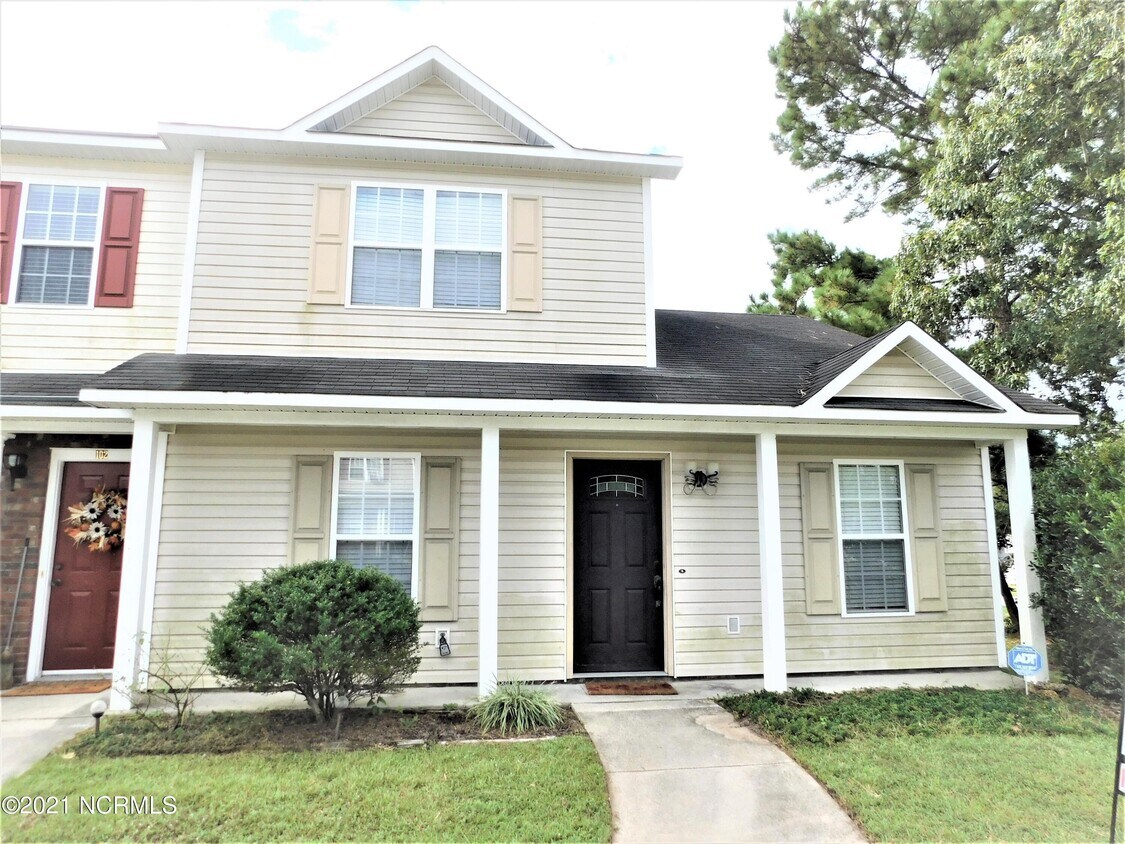 Primary Photo - 100 Meadowbrook Ln