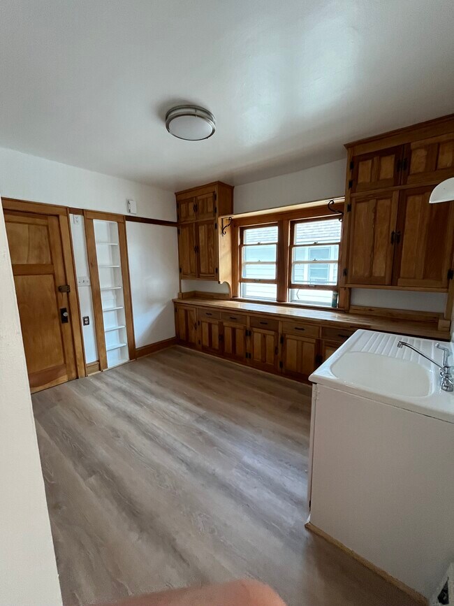 Kitchen. - 1752 N 56th St