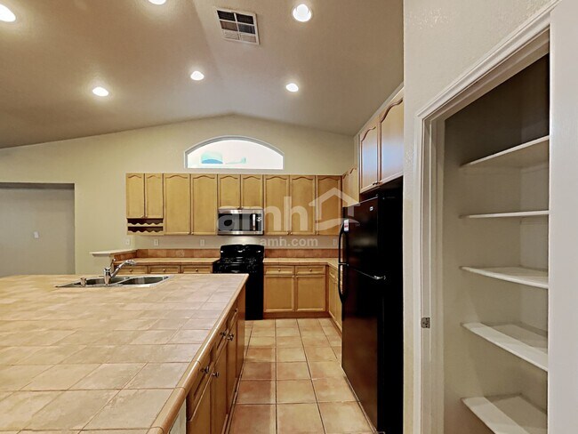 Foto del edificio - 9304 Thunder Falls Court