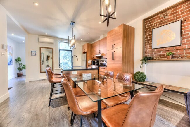 Photo du bâtiment - 3833 Rue Saint-Denis-SI FL3-ID1543119P