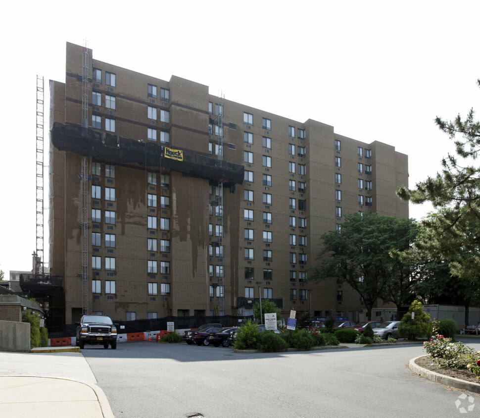 Building Photo - Ruoff Tower