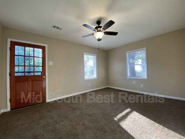 Foto del edificio - 2119 Benford St
