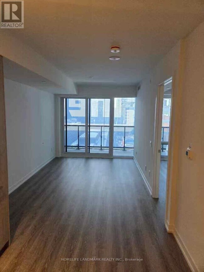 Photo du bâtiment - 771 Yonge St