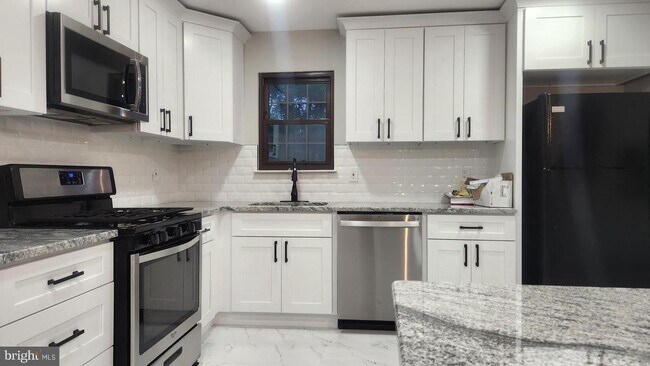 Building Photo - 4 Meadowside Ct