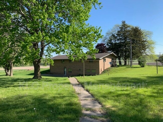 Building Photo - 36093 Tabor Rd