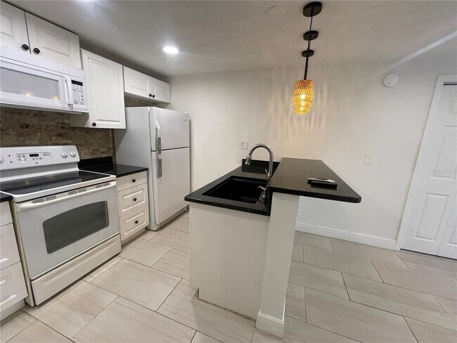 Foto del edificio - 614 N Hyer Ave