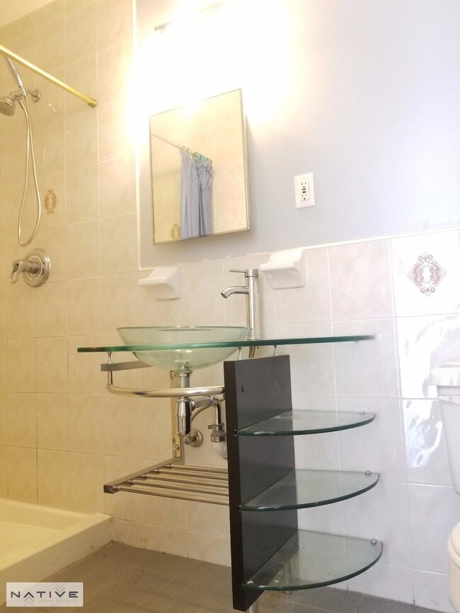 Foto del edificio - 968A Myrtle Ave