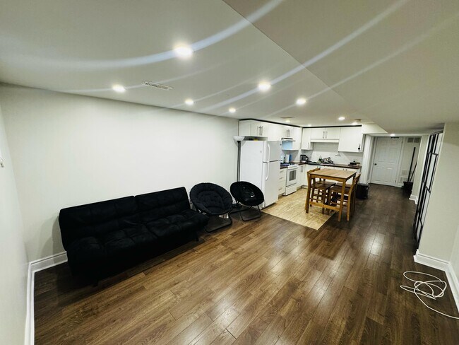 Photo du bâtiment - 80 Drake Blvd