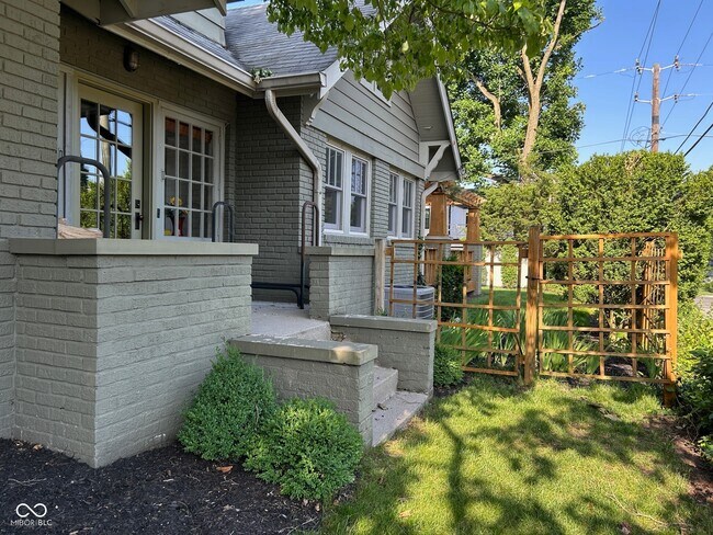 Foto del edificio - 5786 N Delaware St