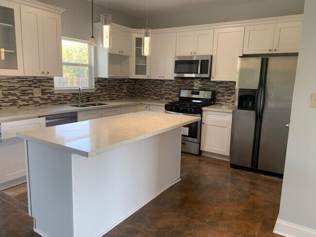 Foto del edificio - 14203 Cloverhill Blvd