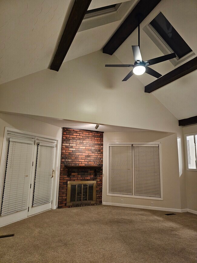 Building Photo - 121 Winding Way