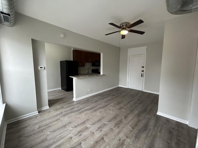 Foto del edificio - 1 bedroom in Chicago IL 60646