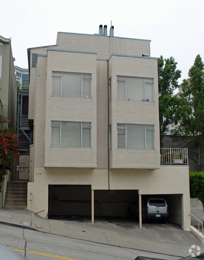 Building Photo - 300 Green St