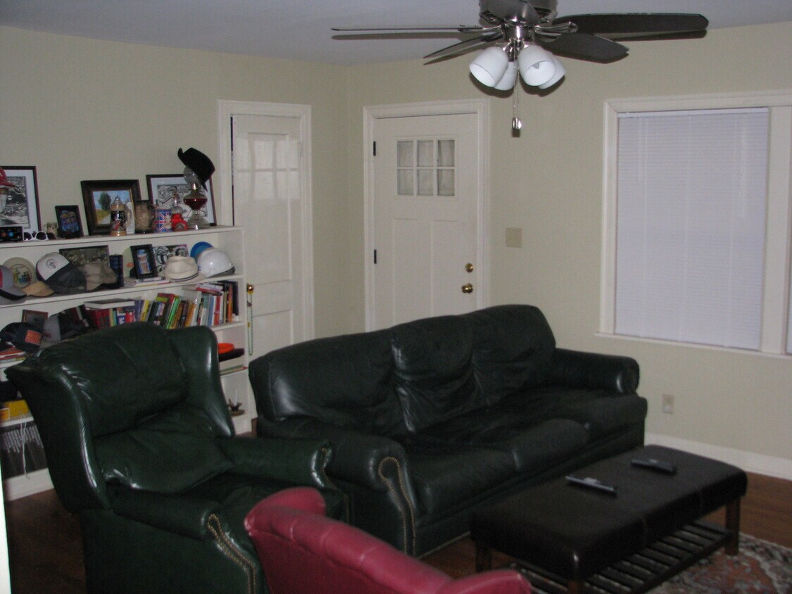 Primary Photo - Amazing 2 Bedroom Excellent Location!