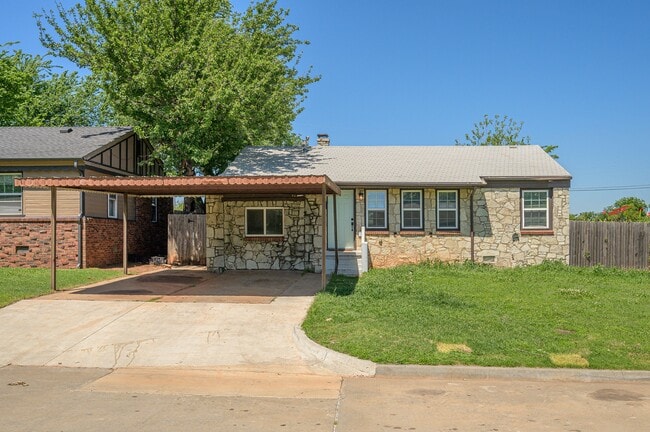 Photo - 713 NE 34th Terrace House