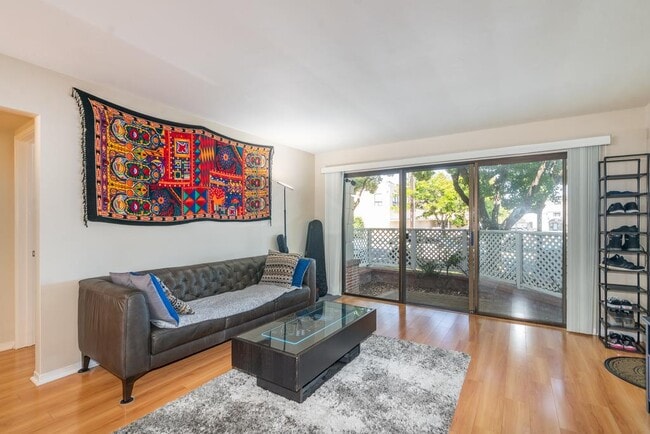 Building Photo - 2828 Edison St