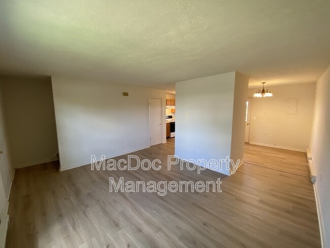 Foto del edificio - 624 Highview Ct