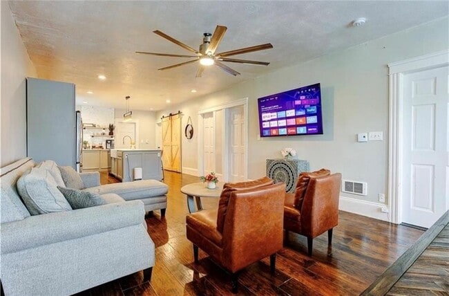 Building Photo - 104 Leah St